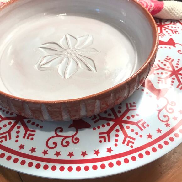 Pie Baker with White Poinsettia in the Center - Picture 3 of 5